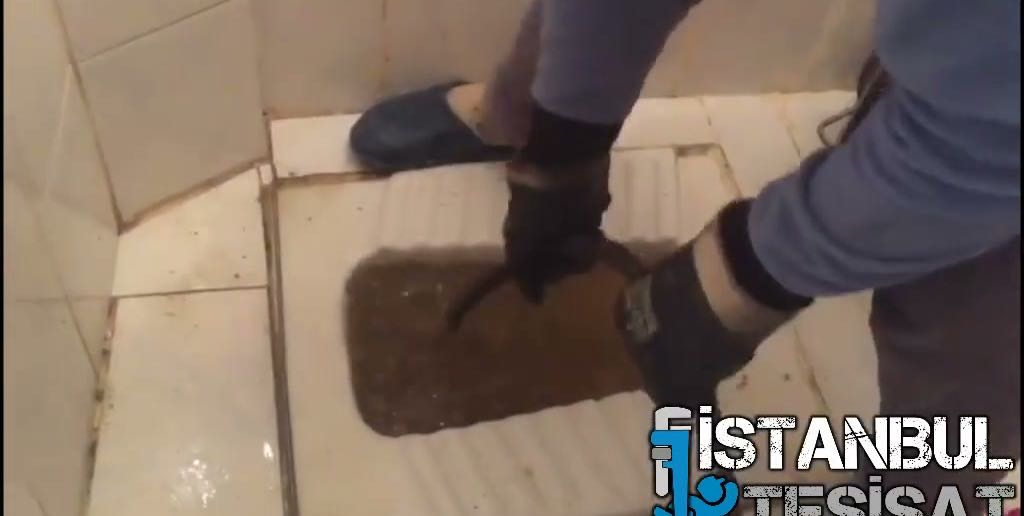 Tuvalet Tıkanıklığı Kırmadan Nasıl Açılır?
