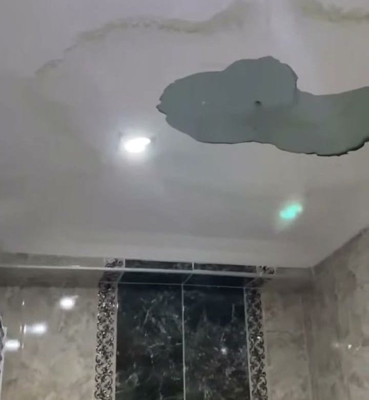 Tavanda sarı lekeler oluştu