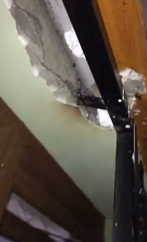 Parkeler kabarıyor su mu sızıyor