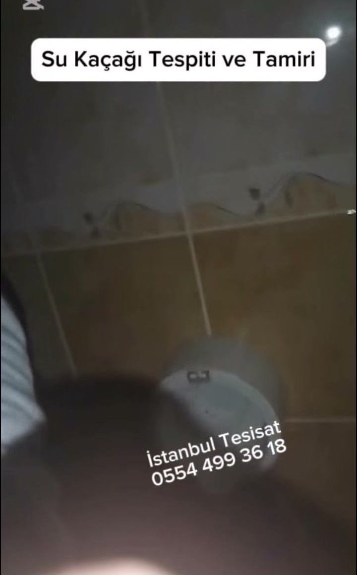 Duvarda boya kabarmasi ve rutubet lekesi