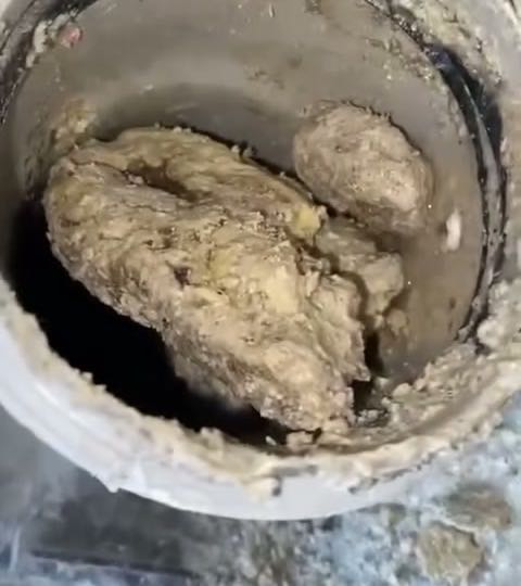 Esenyurt Tıkalı Klozet Açan Tesisatçı