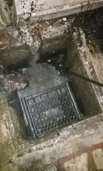 Duvarda ıslaklık ve rutubet var