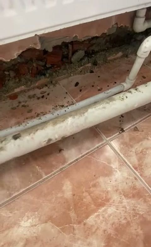 Banyo giderinden geri su geliyor