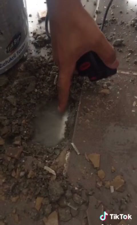 Küçükyalı Mahallesi Tıkalı Klozet Açan Tesisatçı