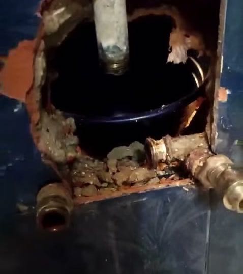 Küçükyalı Mahallesi Tıkalı Tuvalet Açan Tesisatçı