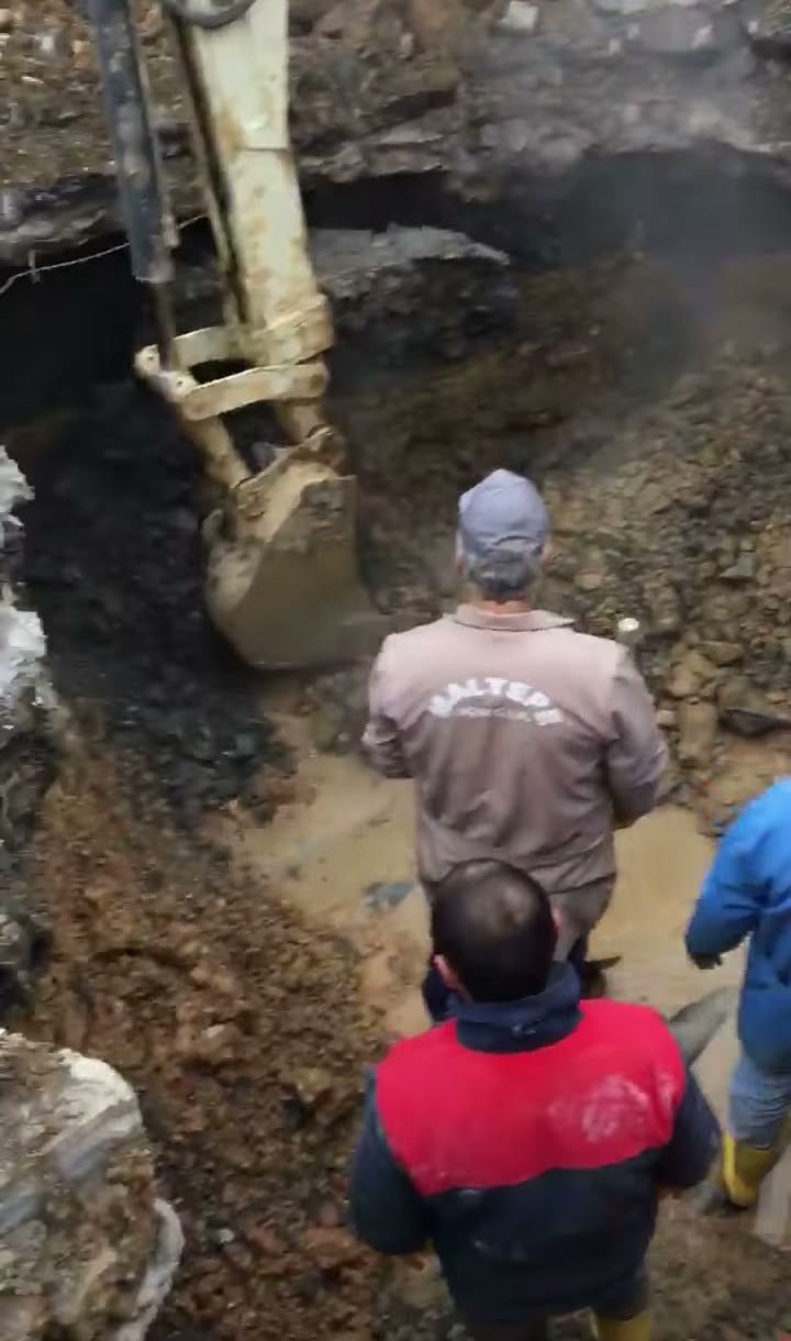 Alt komşunun tavanından su akıyor