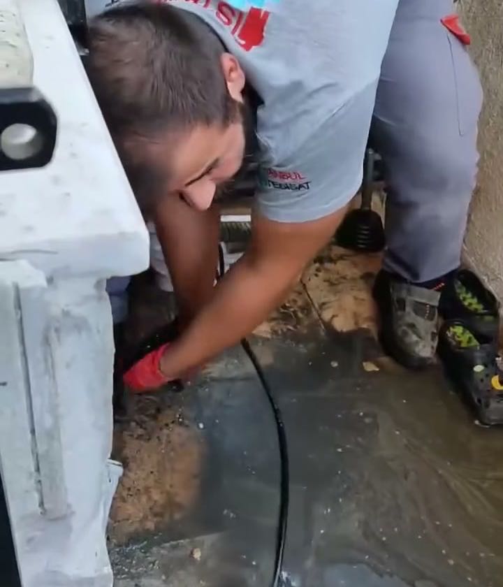 Alt komşunun tavanından su akıyor