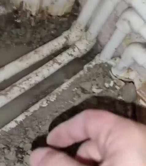 Banyodan alt kata su sızıyor